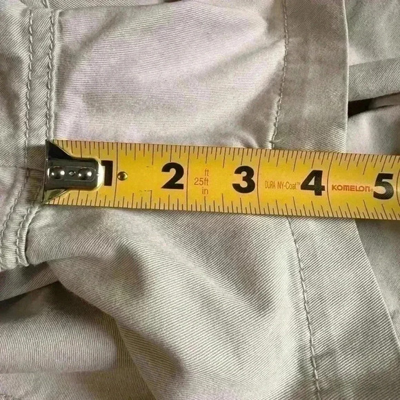 Lee Women's Lower On The Waist Shorts Beige Size 14 Medium. Pockets. 4.5” Inseam - Picture 7 of 7